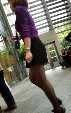 4K-街拍极品黑丝高跟鞋短裙性感美少妇