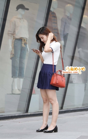 短裙美眉