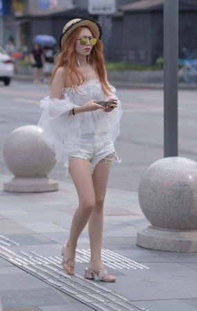 仙女气质热裤美女