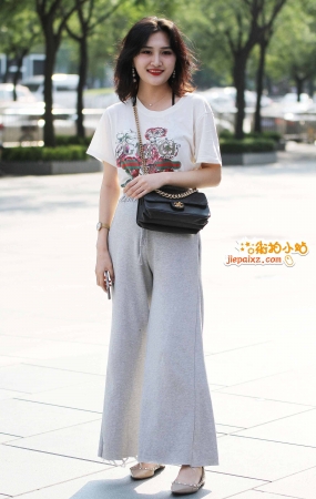 风情万种美女姐姐