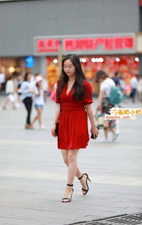 街拍红色连衣裙高跟美女