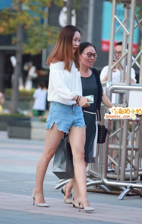 大长腿美女一枚