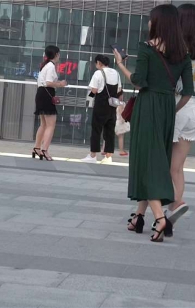长裙，凉高，美足