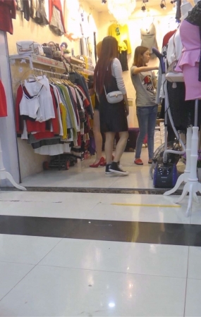 跟拍极品性感红高跟长腿美女