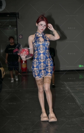 亮油丝网红美女---李思佳