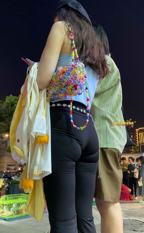 紧绷的妹子