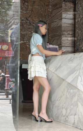 冒死拍到酒店短裙高跟美腿