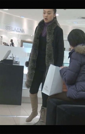高挑修长的女孩黑丝穿脱