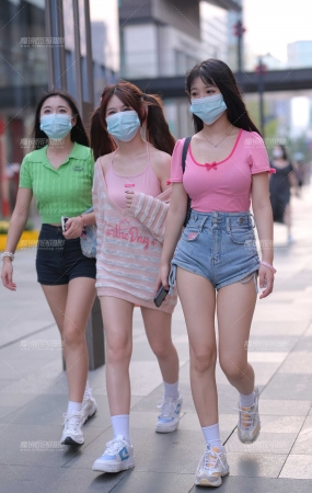 紧牛热裤小妹