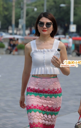 花裙子少妇