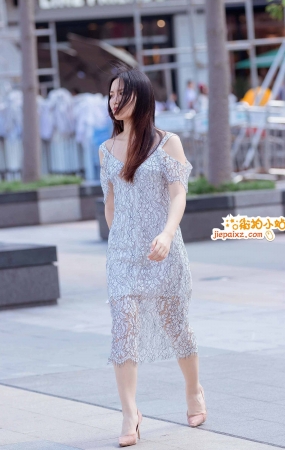 长裙气质美女街拍