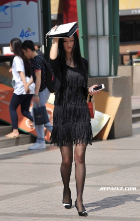 街拍性感黑丝美女