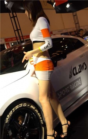 4K - 紧身衣包臀裙性感美女车模