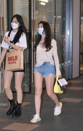 热裤小姐姐 21-08-29-50P2
