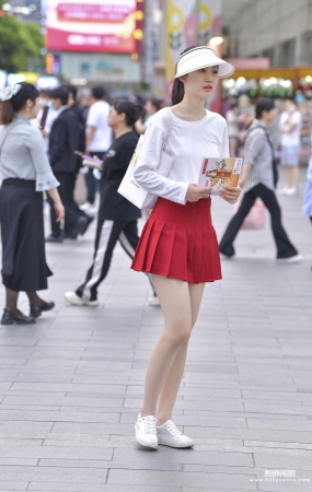 红裙长筒袜推销美女 23-05-06-632