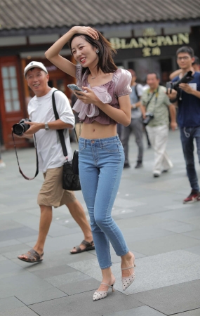 窈窕铅笔牛仔裤