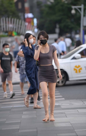 街拍气质美腿短裙小仙女~
