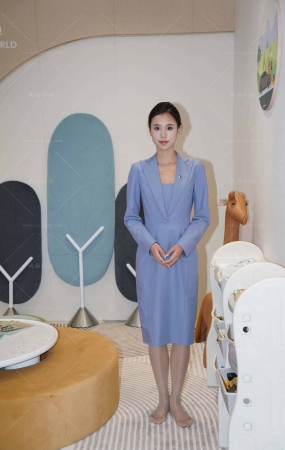 超薄R丝美女