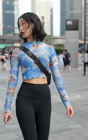 紧身裤小妹