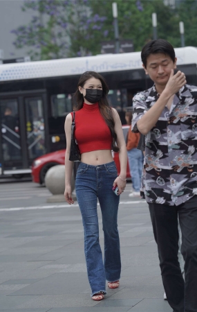 牛仔裤冷艳气质