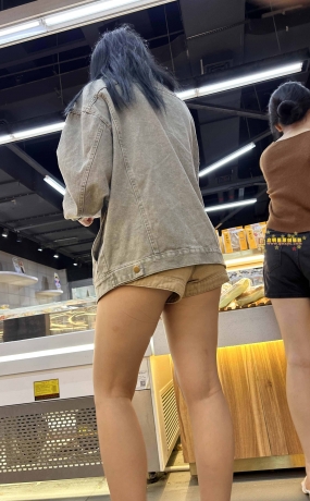 优雅性感的热裤高跟长腿美女