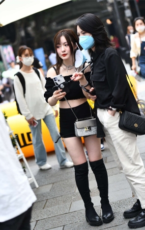 甜美长靴短裤