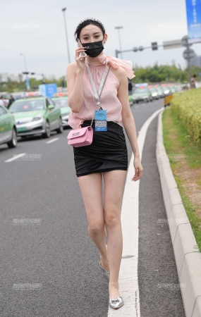 高挑大长腿女子