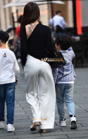 白裤少妇