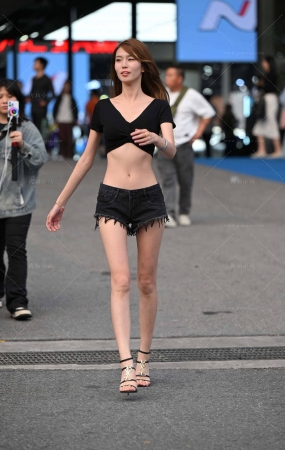 高挑苗条小蛮腰美眉