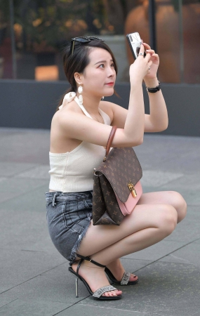 拍照的妹子（13P）