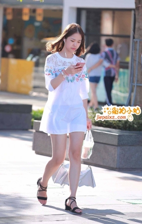 小清新连衣裙少女