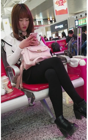 粉色背包妹子