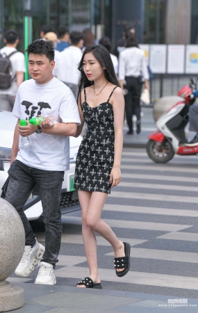 吊带骨感美女 22-05-16-60