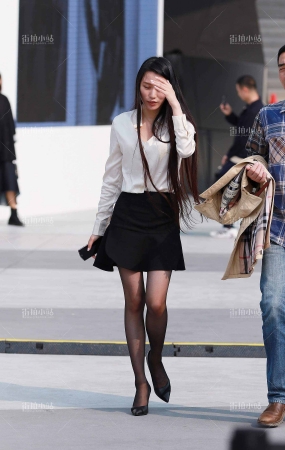 街拍黑丝、短裙长发美女