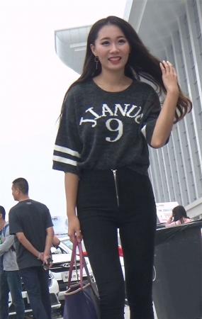 漂亮的脸蛋标准的大美妞