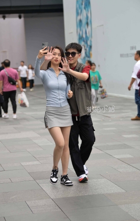 羡慕人家有这么漂亮的R丝女友