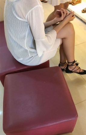 鞋店遇见极品美女试鞋