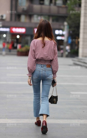 街拍牛仔美眉