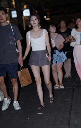 超短裙美腿女盆友