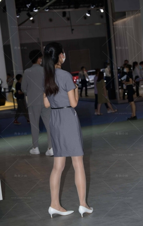 灰色连衣裙R丝小姐姐