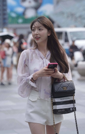 搭讪美腿甜妹