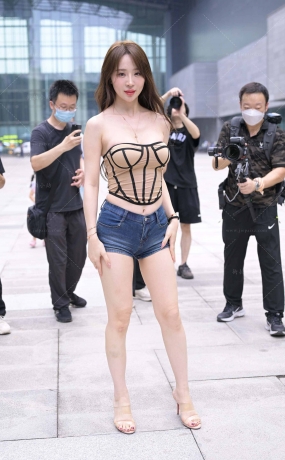 大长腿热裤性感美女