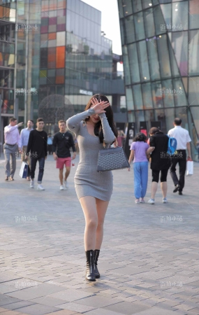 街拍包臀裙美女