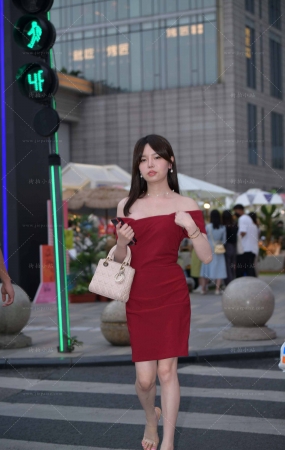 红裙美女