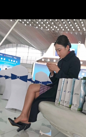 4K视频机场偶遇南航空姐超薄肉丝高跟挑鞋震撼 5P