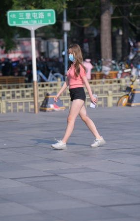 热裤美女