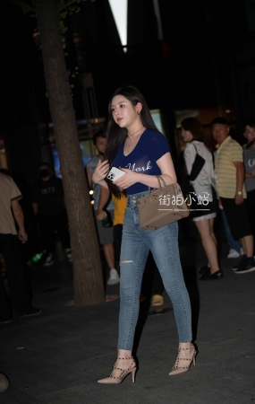 夜拍微胖的紧牛性感美女