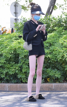 21413-6+207√青春无限，纤细美腿热裤女孩 18P