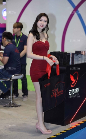 前凸后翘顶级身材美女