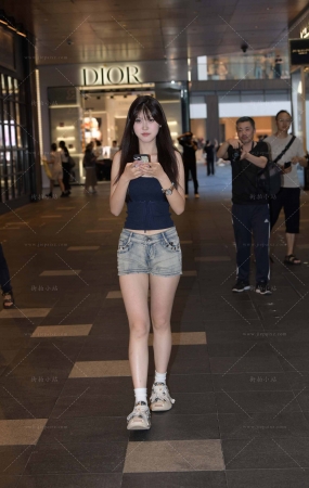 搭讪可爱型热裤小姐姐